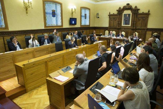 El Plan General sale adelante con el apoyo de cinco grupos y el único rechazo del PSOE