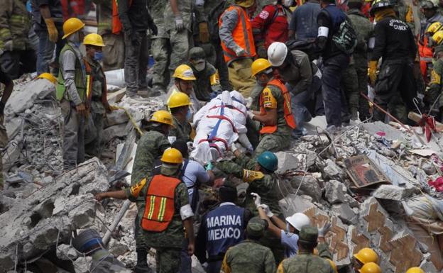 Diez españoles siguen sin ser localizados en México tras el terremoto