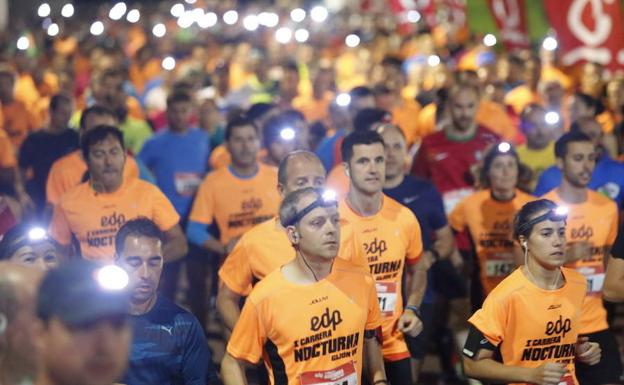 Espectacular carrera nocturna en Gijón