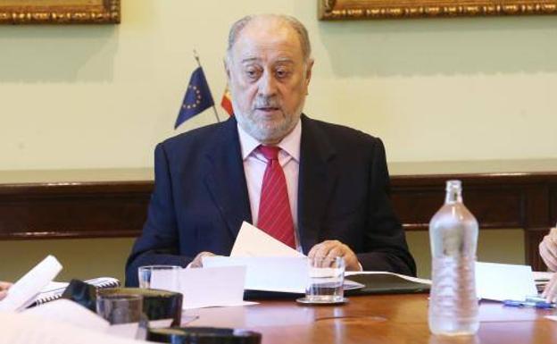 De Lorenzo critica la «frivolidad» del alcalde de Oviedo en sus declaraciones