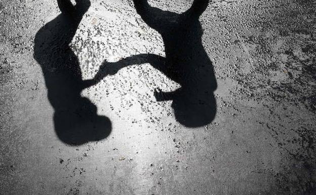 Condenado por abusar de una niña cuando jugaban a la «gallinita ciega»