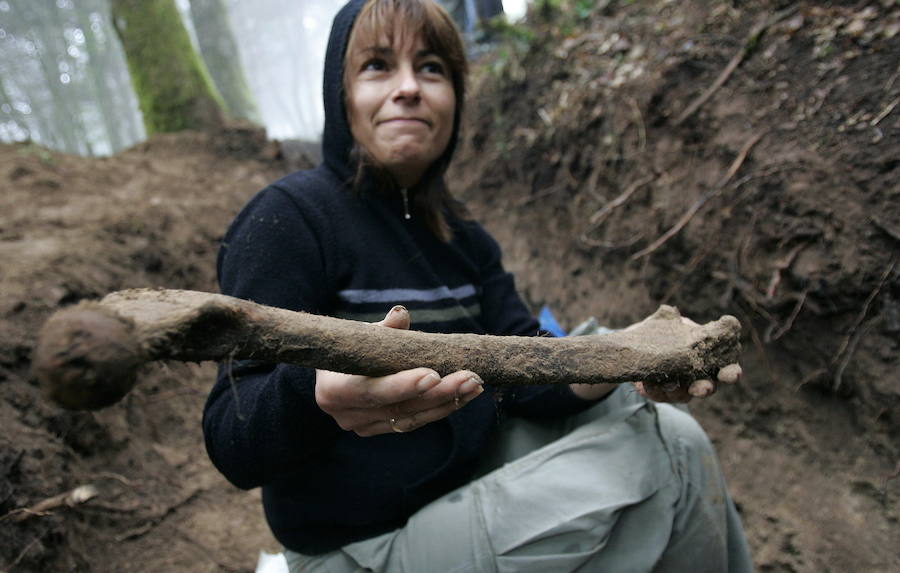 Diez años de la exhumación de las fosas del Alto del Acebo