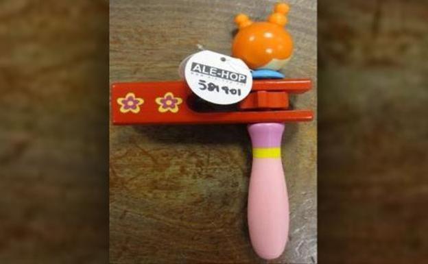 Este sonajero de madera que puede provocar asfixia en los niños