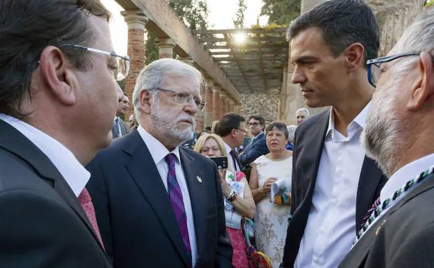 Históricos dirigentes del PSOE critican la posición de Pedro Sánchez sobre Cataluña