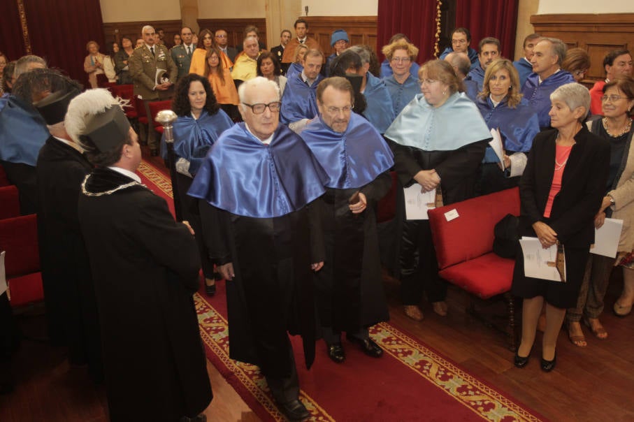 Enrico Clementi, doctor Honoris Causa por la Universidad