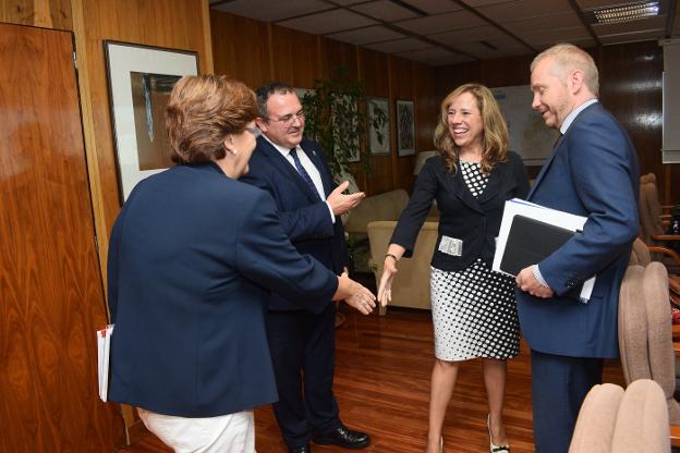 El Gobierno estudia bajar la fiscalidad para mejorar la tarifa eléctrica a la industria