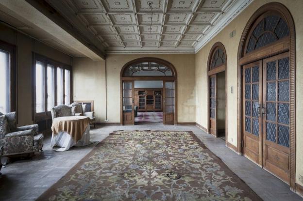 Piso palaciego con capilla y vistas al Puerto Deportivo