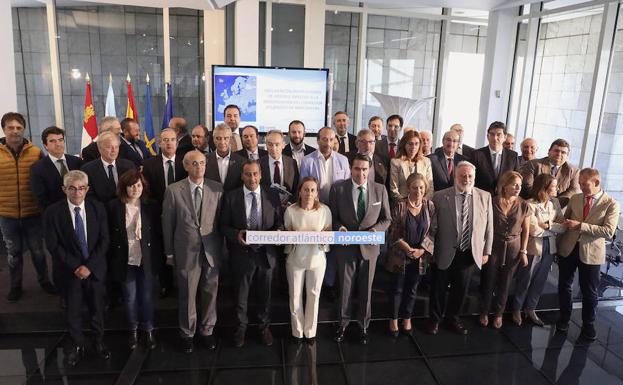 Asturias, Galicia y Castilla y León piden a la UE que financie la mejora del tren por la costa