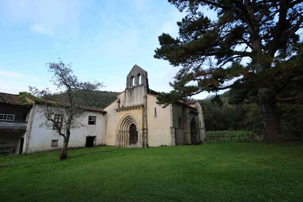 Llanes impulsa la «recuperación» del monasterio de San Antolín de Bedón