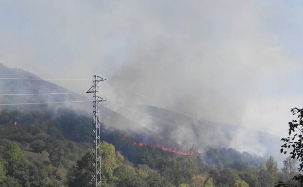 Cinco fuegos mantienen activo el Plan de Incendios en Asturias