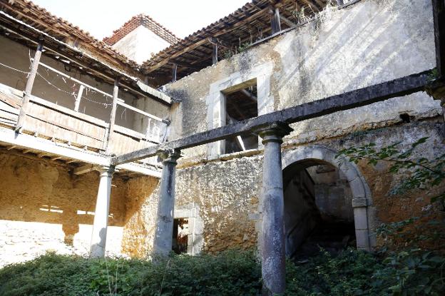 El anuncio para vender el Palacio de Celles indigna al gobierno de Siero