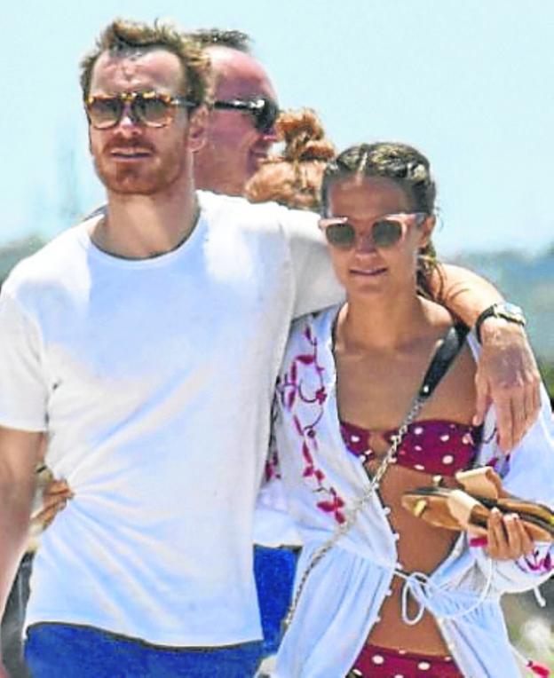 Fasbbender y Vikander ¿boda secreta en Ibiza?
