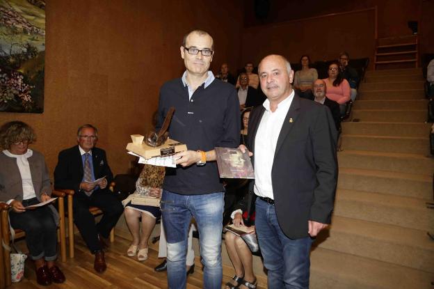 Entregan el premio del Certamen de Poesía