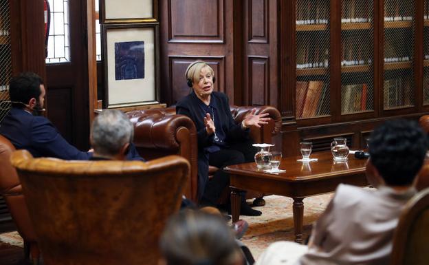 Desayuno con Karen Armstrong en la Universidad