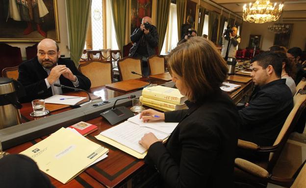 La comisión de investigación del caso 'Aquagest' atribuye «responsabilidades» a Caunedo