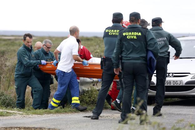 Un paseante encuentra el cadáver de Chano Castañón en la playa de Cegoñas