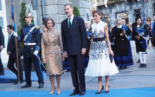 Desfile de elegancia en la alfombra azul de los Premios Princesa