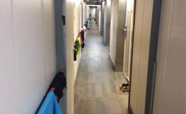 Los guardias civiles asturianos en Cataluña: «Lo cansado es esperar y no saber a qué se espera»