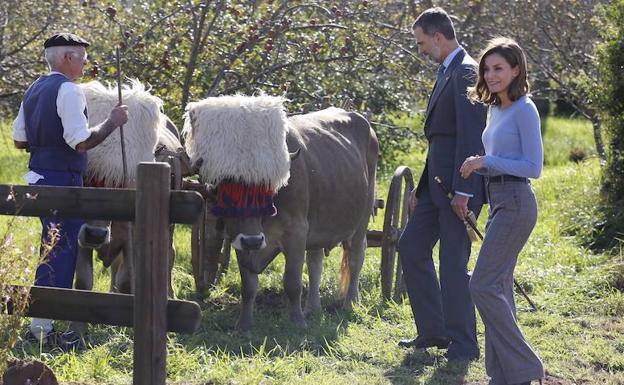 Directo: Los Reyes entregan a Poreñu el premio Pueblo Ejemplar de Asturias 2017