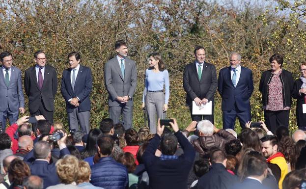 El Rey ensalza a Poreñu como ejemplo de «proyecto común»