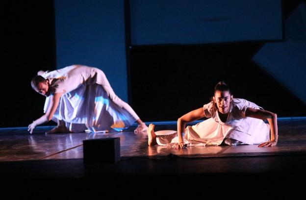 Coreografías urbanas para los paseantes de Gijón