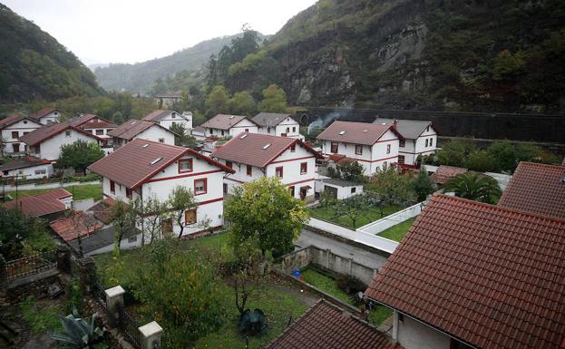 El poblado minero de Bustiello, declarado bien de interés cultural