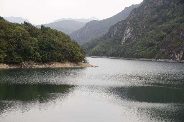 La Junta autoriza la navegación en los embalses del parque de Redes