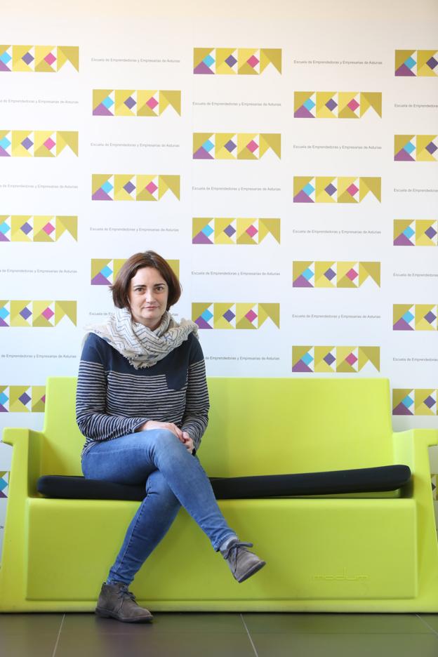 «La mujer debe cambiar de mentalidad y crear empresas más grandes»