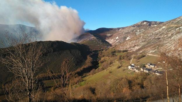 Asturias aumenta la vigilancia forestal ante el «riesgo extremo» de incendios