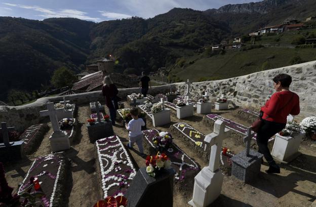 Bandujo, el cementerio asturiano de las tumbas sin nombre