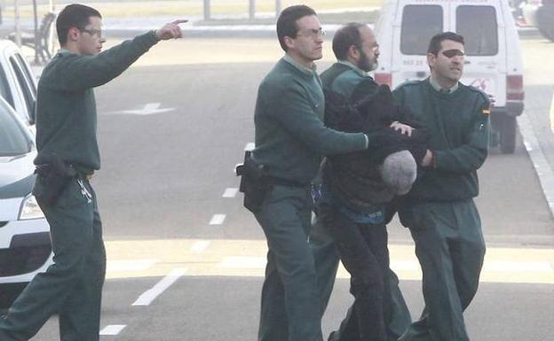 De niño héroe en Burgos a atracador suicida en Cangas