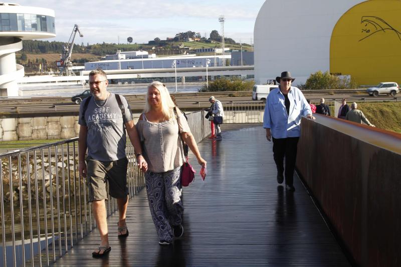 Un crucero 'misterioso' llega a Avilés con ochocientos pasajeros