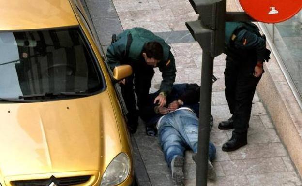 Dos detenidos cuando robaban en el piso de Burgos de uno de los atracadores de Cangas de Onís