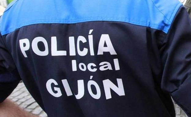 Un indigente acosa a una tendera de Contrueces y agrede a su marido