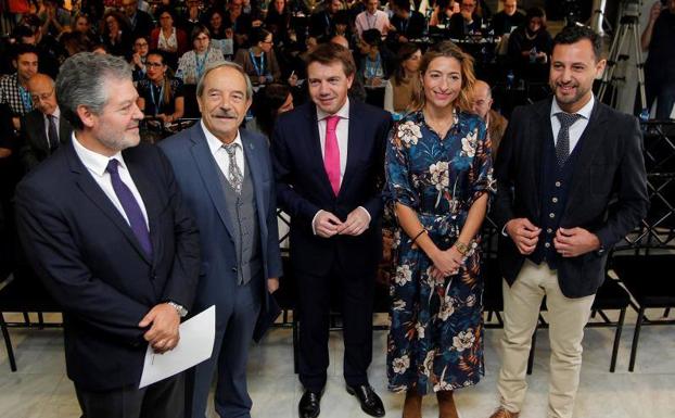 El alcalde de Oviedo critica las «patadas por debajo de la mesa» de Rosón