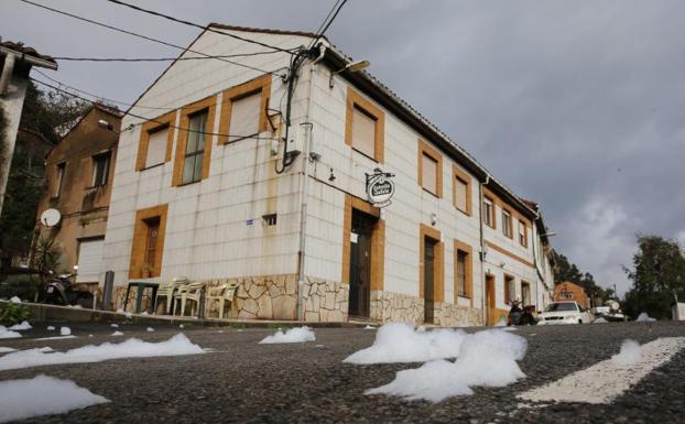 El Muselín, cubierto de espuma blanca