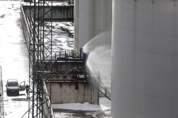 El Muselín amanece cubierto por una capa de espuma
