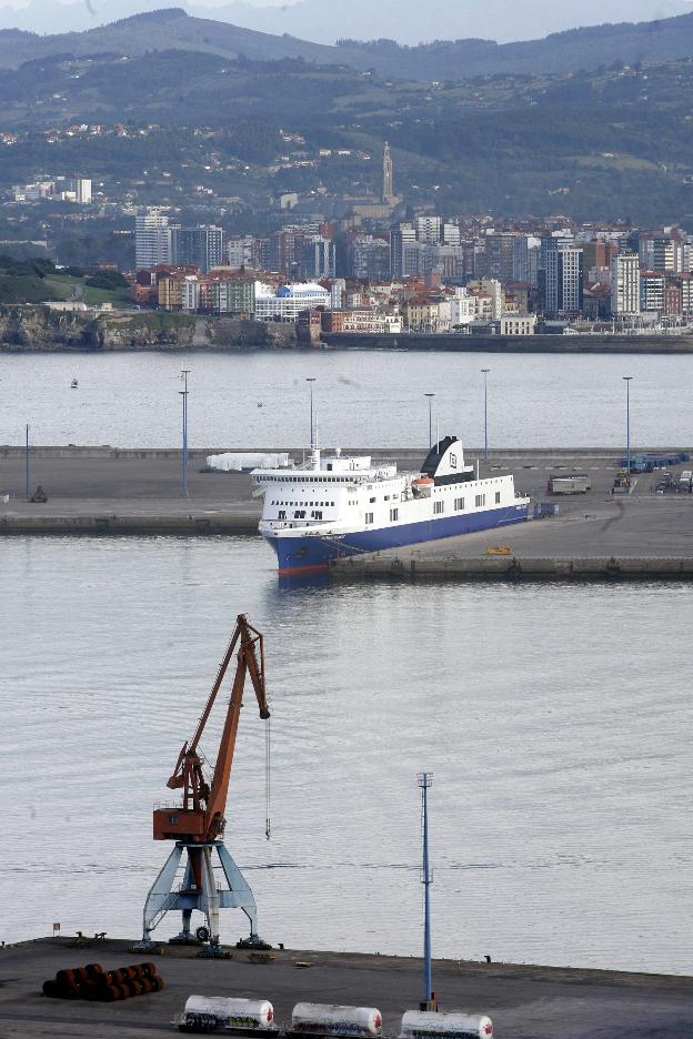 Puertos del Estado destaca la «actitud positiva» de Balearia para reabrir la autopista del mar