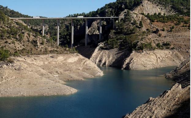 El abastecimiento de agua, amenazado por la ausencia de lluvias del otoño