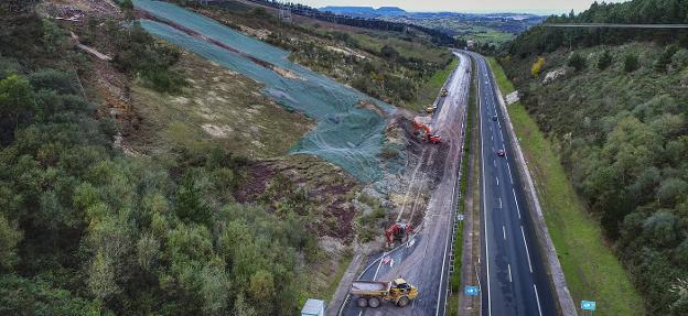 La lluvia impide reabrir la A-8 en Cantabria