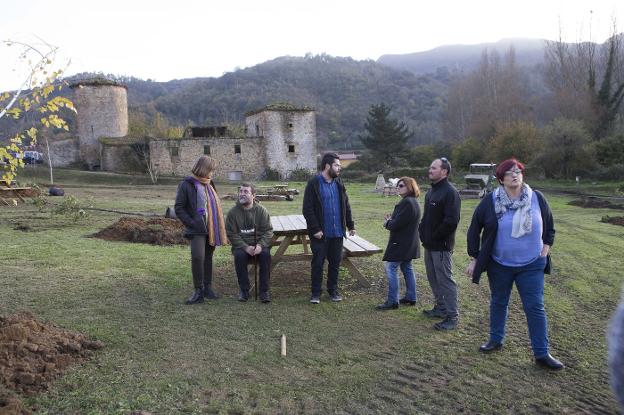 Una segunda escuela taller limpiará el entorno del conjunto histórico de Olloniego