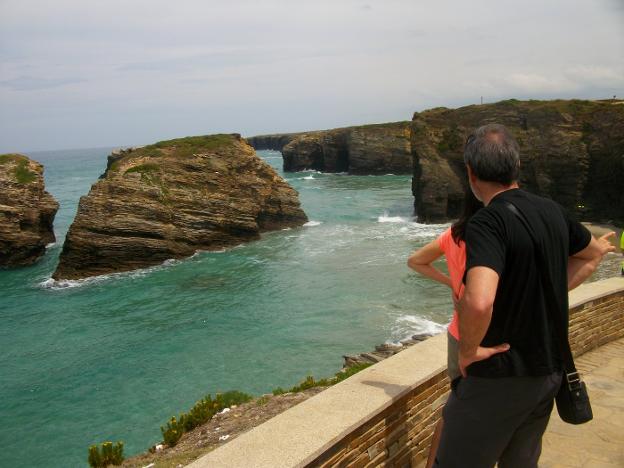 El Plan Especial de Las Catedrales prevé alejar los aparcamientos de la playa