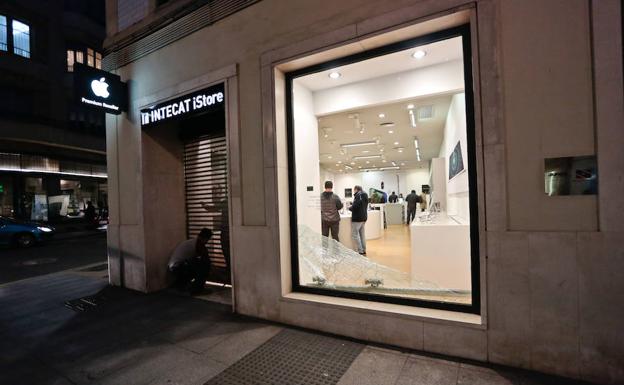 Prisión para dos ladrones de tiendas de telefonía que actuaron en Oviedo y Gijón