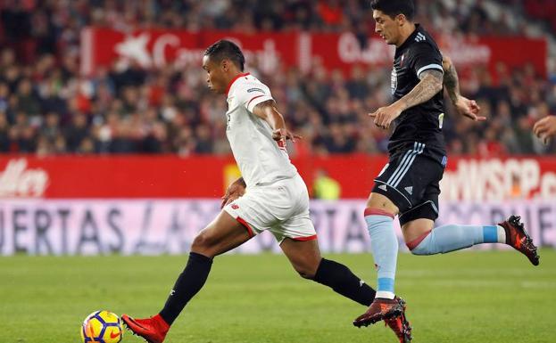 El Sevilla se afianza arriba pero no convence