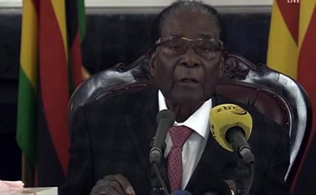 Mugabe acepta dimitir tras pactar con los golpistas su inmunidad y la de su mujer