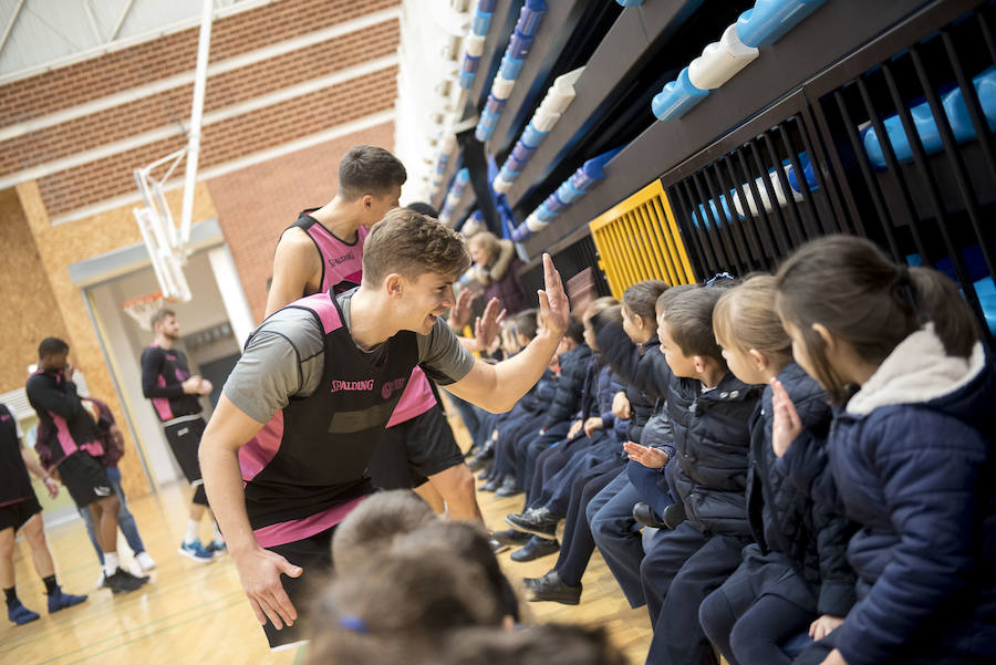 Alumnos del colegio Amor de Dios visitan al Oviedo Baloncesto