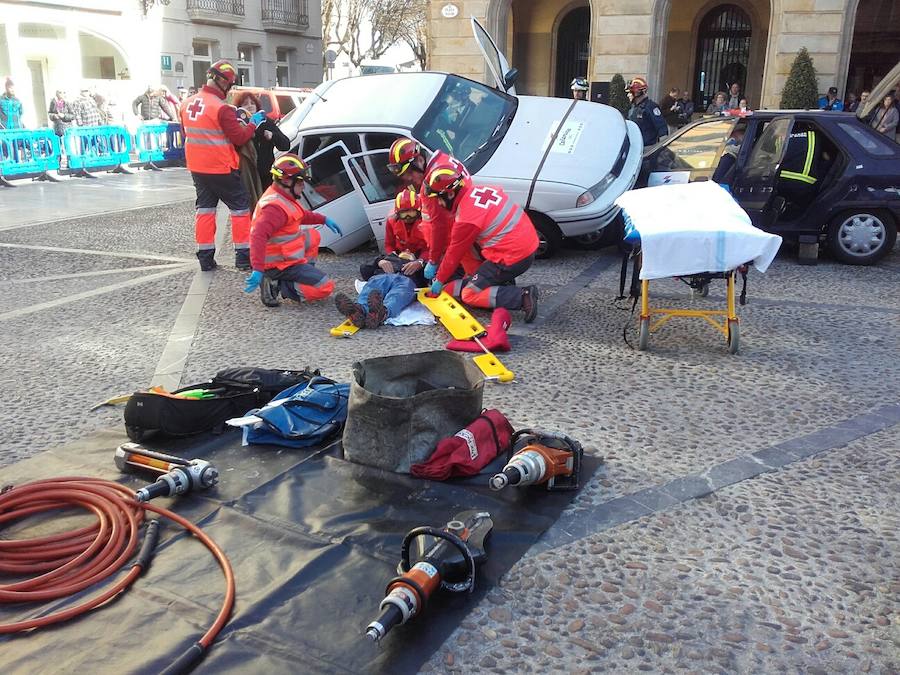Simulacro de accidente con víctimas en la Plaza Mayor de Gijón