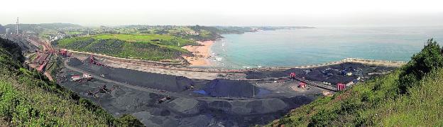 Asturias importa a través de El Musel siete veces más carbón del que produce