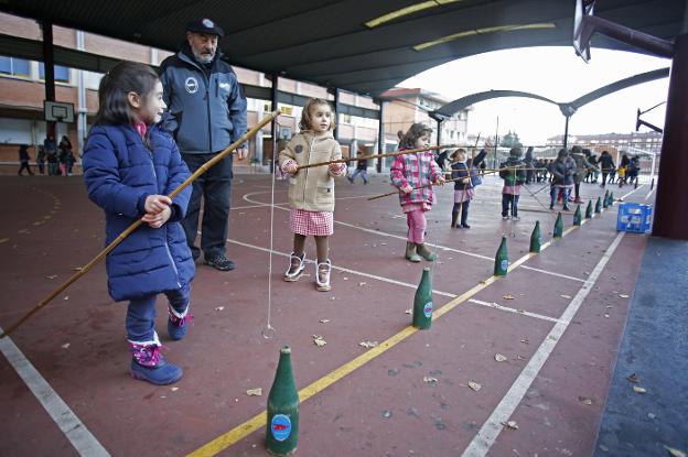 Juegos Tradicionales En El Colegio De El Llano El Comercio