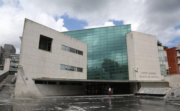 «El error es no haberle cortado la cabeza a mi mujer», dice un condenado por maltrato en Irun